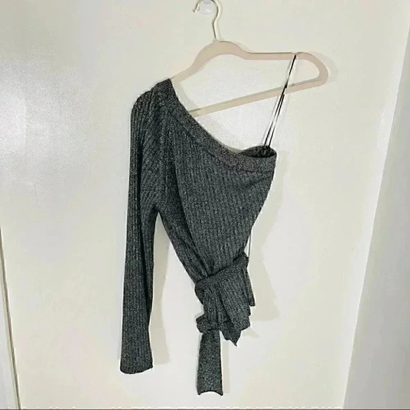 NWT Eleven Six Nova One-Shoulder Alpaca Blend Sweater in Graphite Grey Melange - Picture 4 of 6